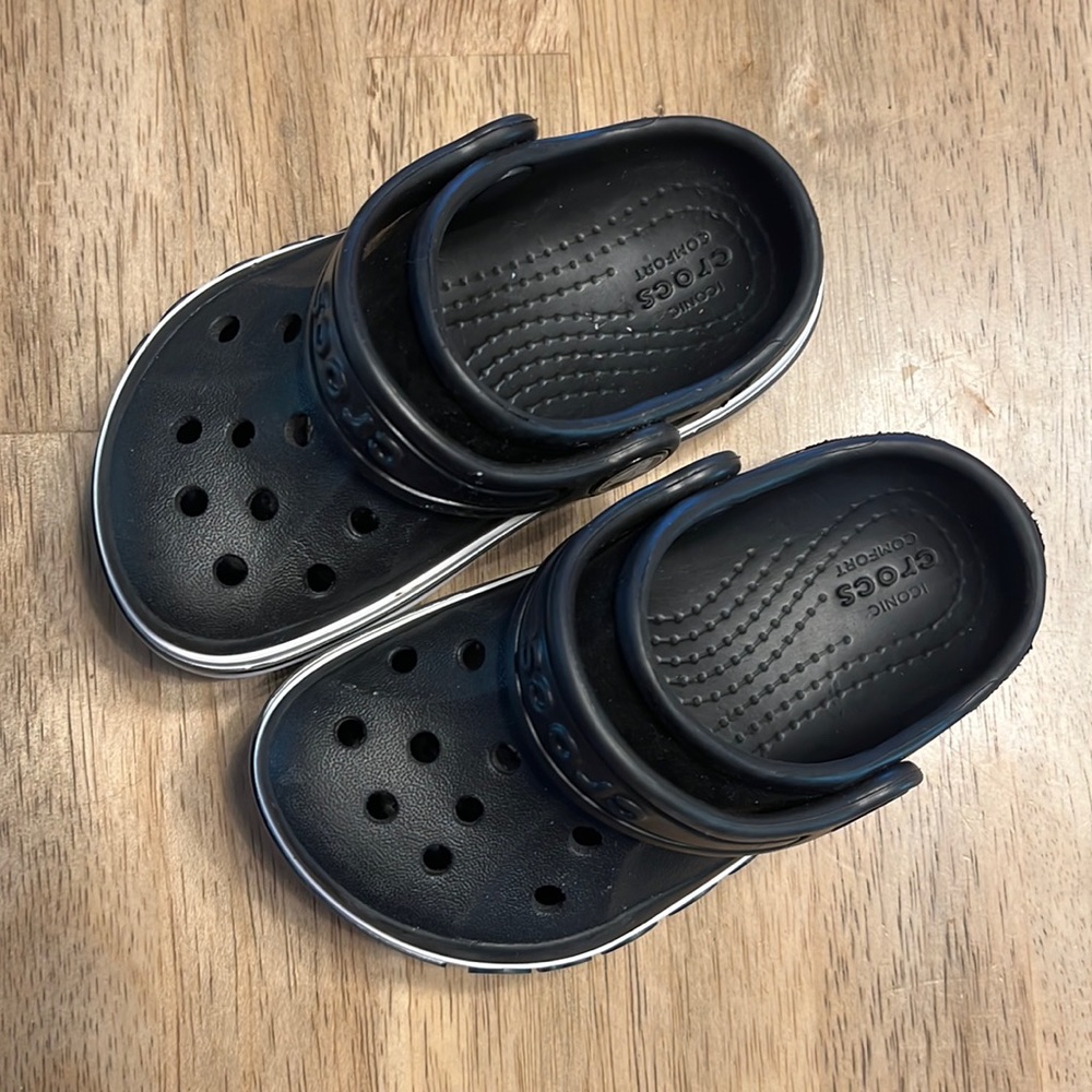 Crocs toddler size 6